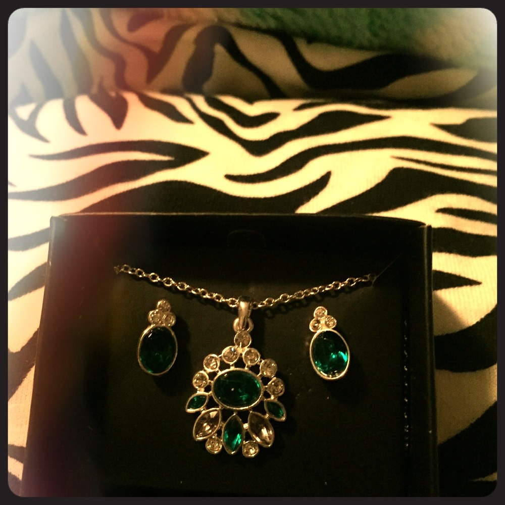 Necklace & earrings